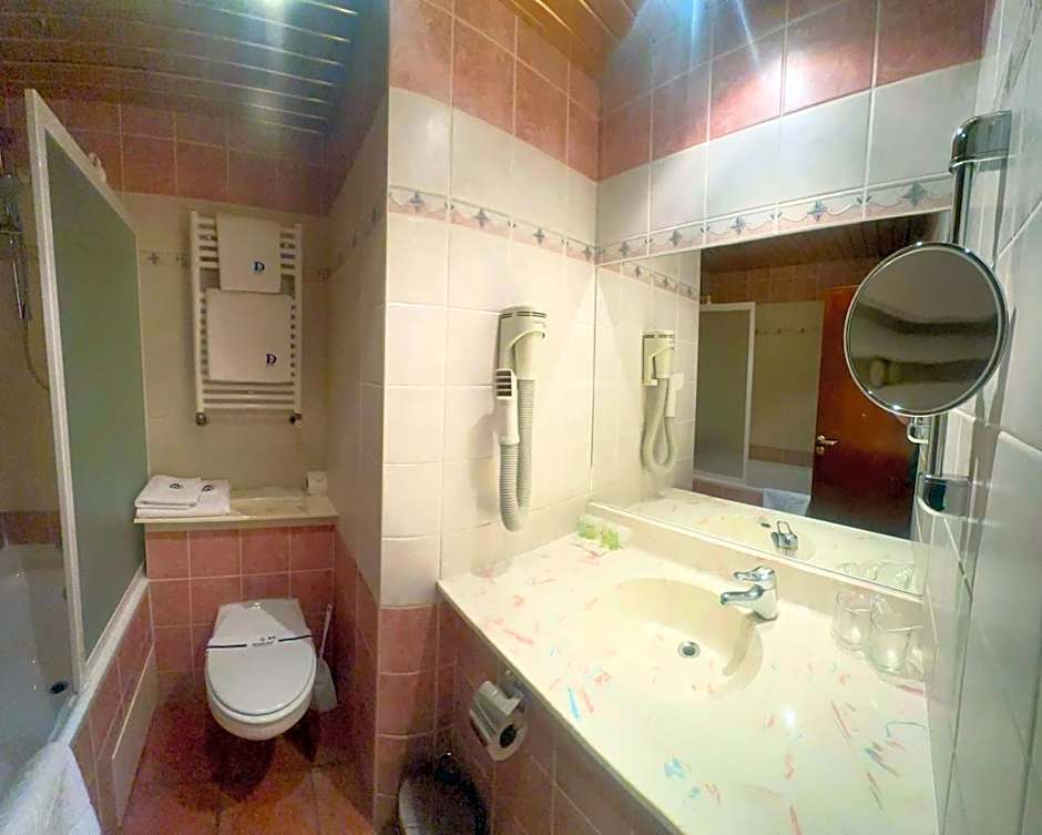 Готель Дніпро Dnipro Hotel