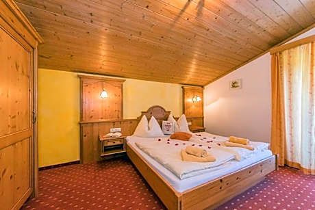 Two-Bedroom Apartment with Shower