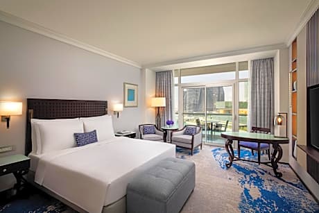 Spacious Sea View Room with Balcony and Lounge Access - King Bed