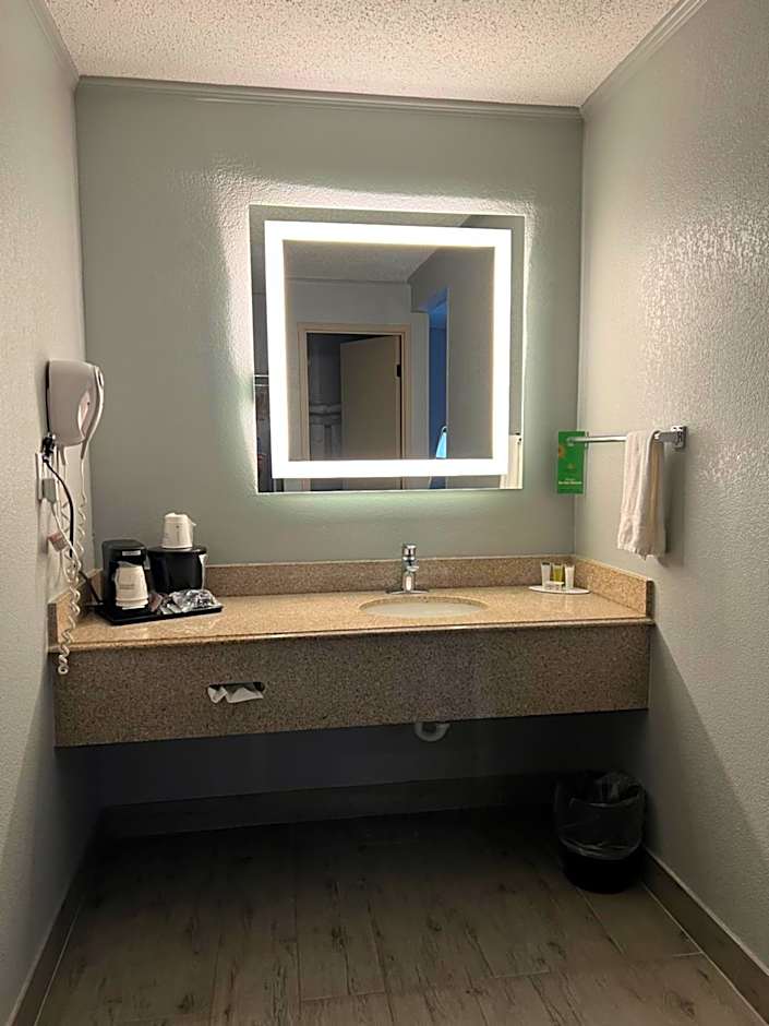 AmericInn by Wyndham Glendale/Milwaukee