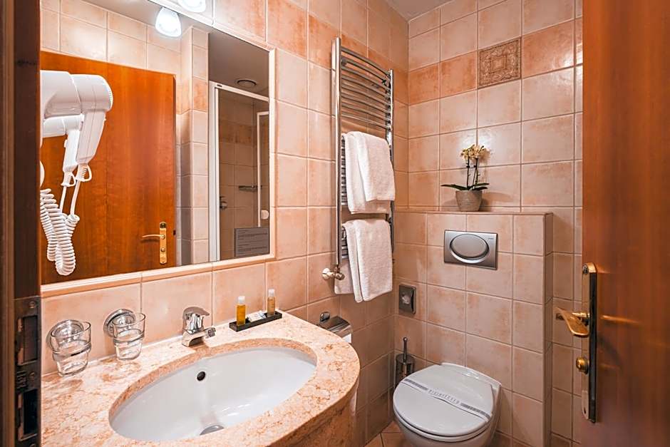 Ariston & Ariston Patio Hotel