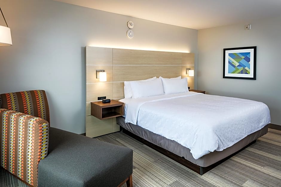 Holiday Inn Express & Suites Bend South