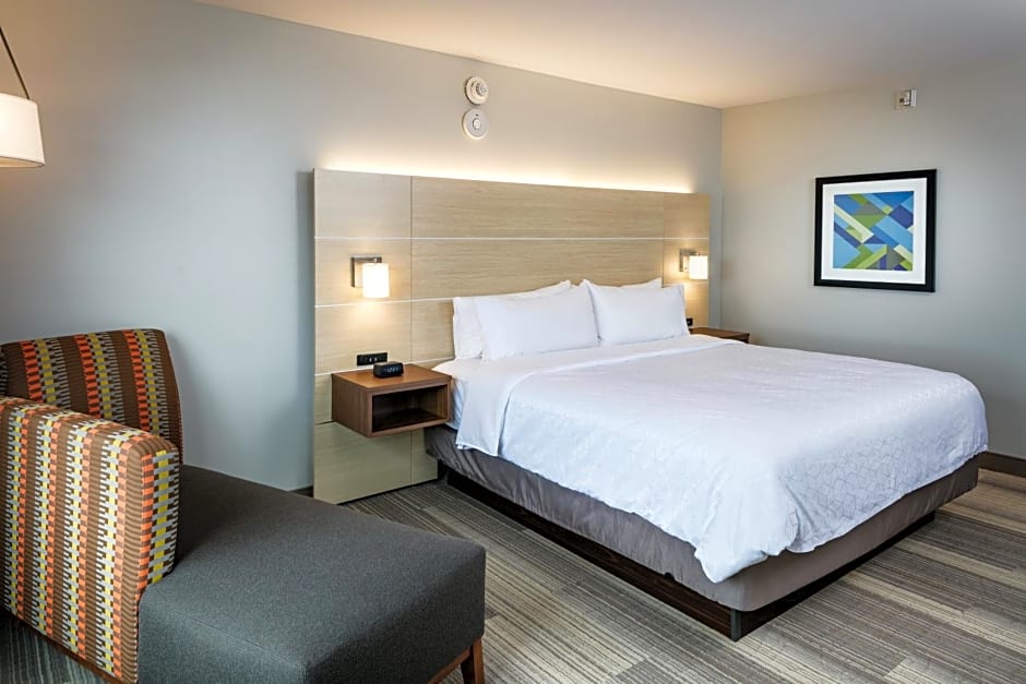 Holiday Inn Express & Suites - Bend South, an IHG Hotel