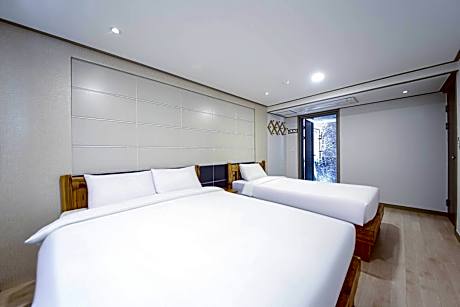 Family Two Bedroom with 4 Bed