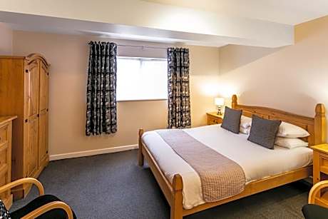 Family Room (2 Adults + 1 Child)