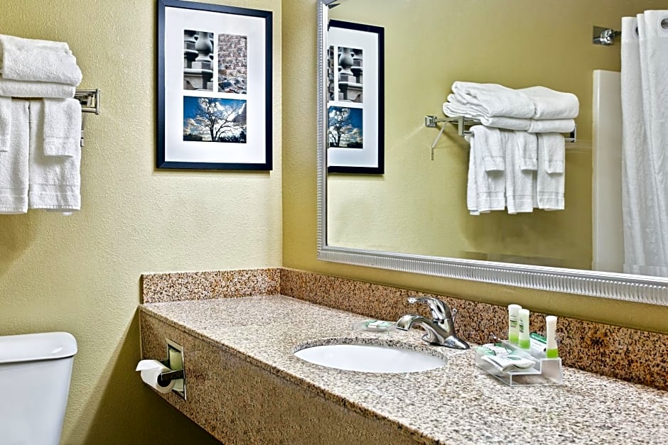 Country Inn & Suites by Radisson, Moline Airport, IL