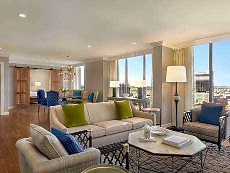 Fairmont Gold Presidential One Bedroom Suite with One King Bed One - Lounge Access