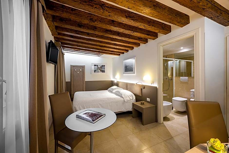 Leone Hotel