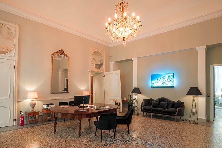 Royal Palace Hotel