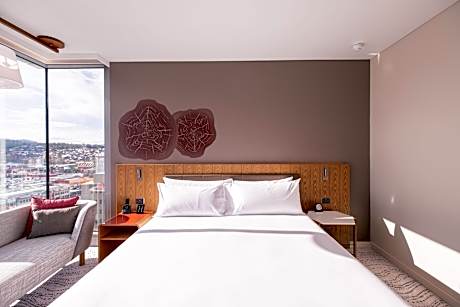 Premium Corner King Room