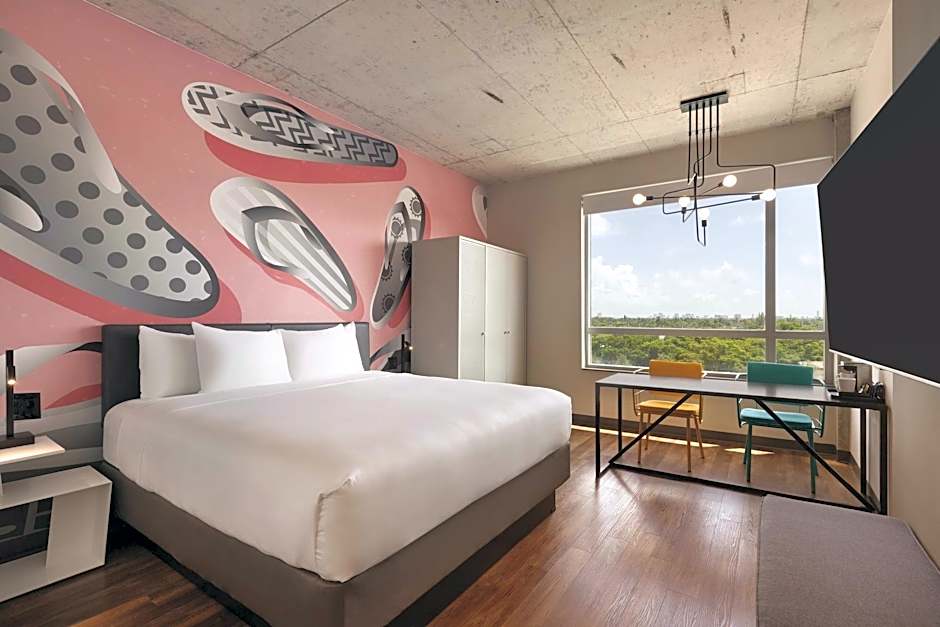 Radisson RED Miami Airport