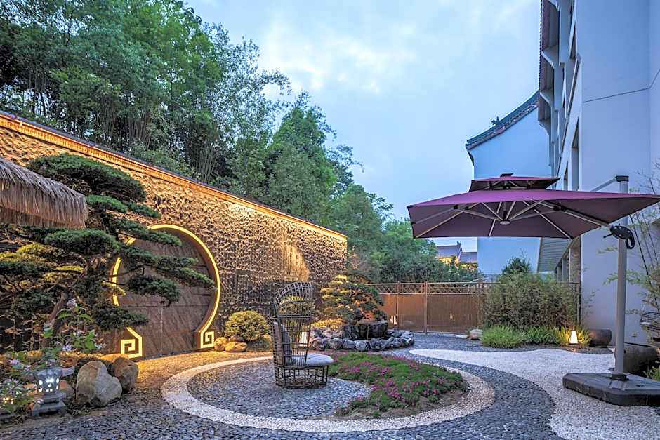 Wudangshan Jianguo Hotel