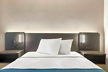 2 Queen Beds - Non-Smoking