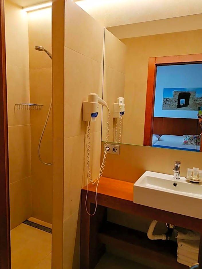 HOTEL ISLA PLANA