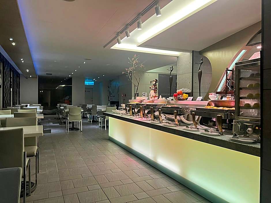 Forward Hotel