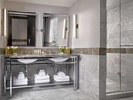 Penthouse (1 King Bed)