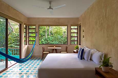Deluxe King Suite