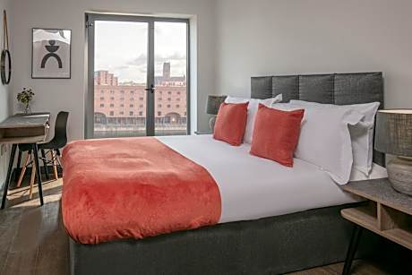 One-Bedroom Apartment with One Double Bed and Sofa Bed - Walk-In Shower/Non-Smoking