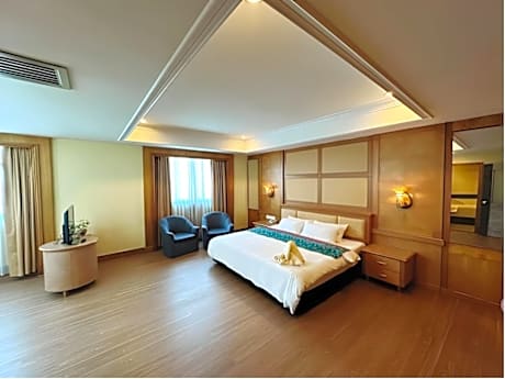 Grand Paramount Suite