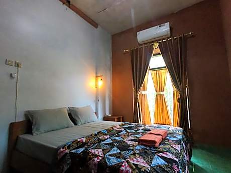 Standard Double Room with Shared Bathroom