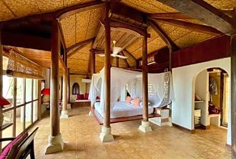 Villa with Ocean View - Ancient Hue Style