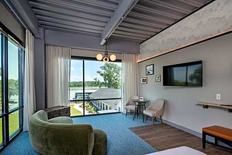 Corner King Room with River View