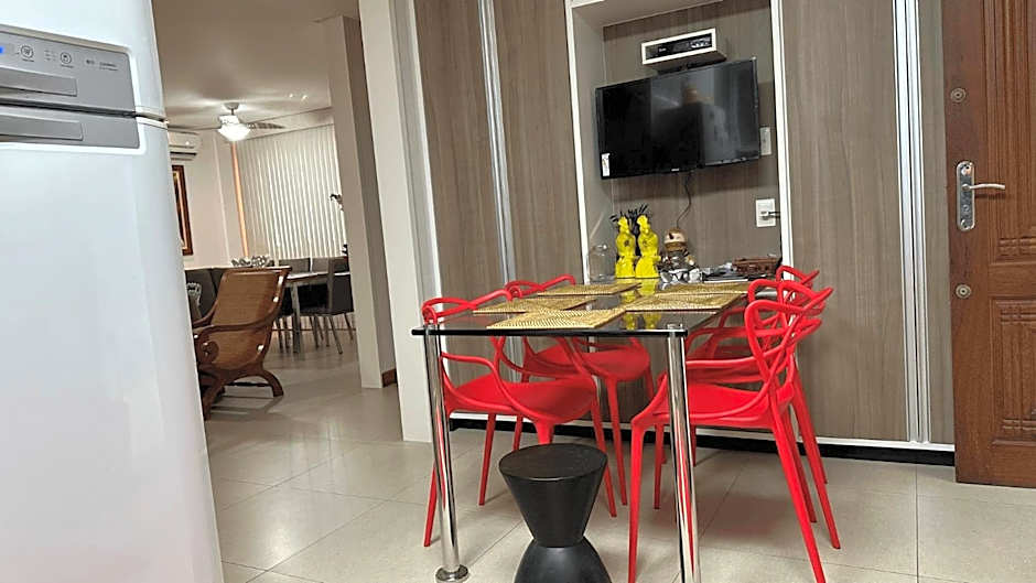 Spacious house for up to 19 people, 5 minutes from the beach.