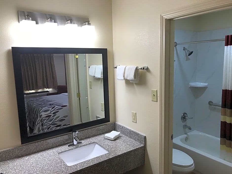 Red Roof Inn Buffalo, TX