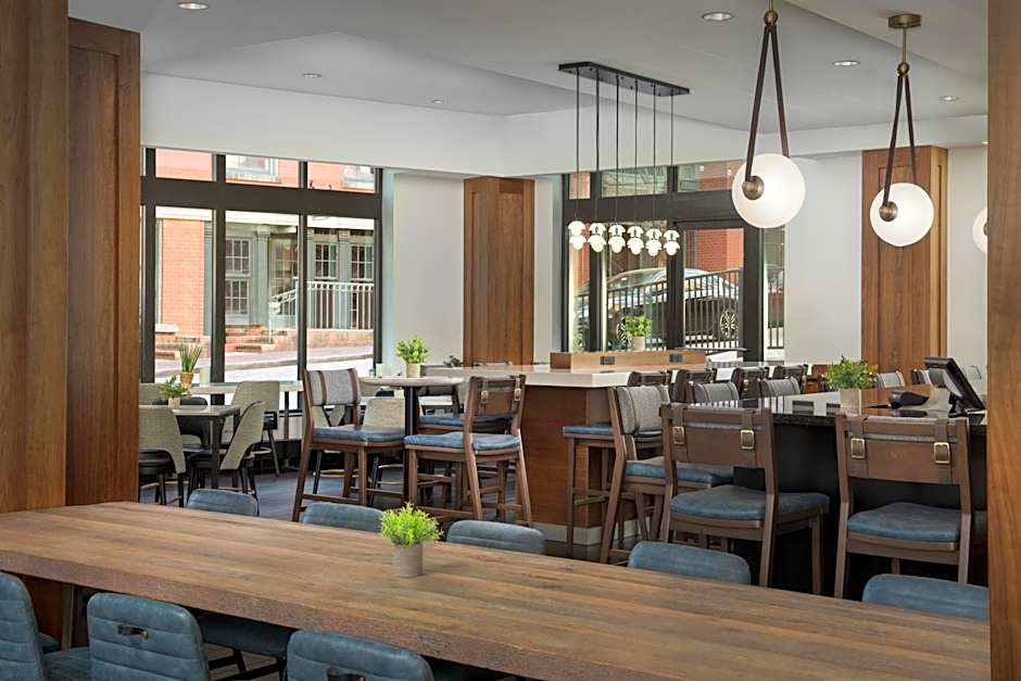 Courtyard by Marriott Richmond Downtown