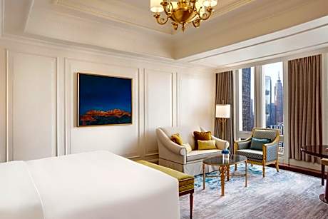 Club City View King Room