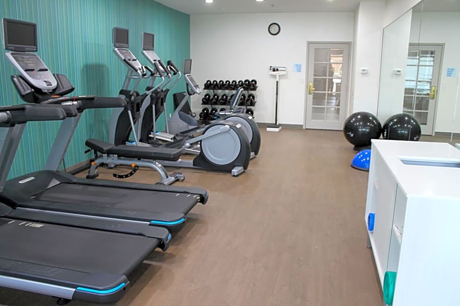 Holiday Inn Express & Suites - Tulare by IHG