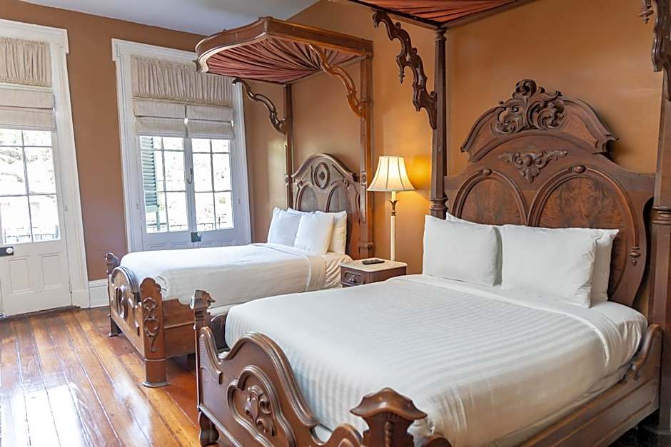Lamothe House Hotel
