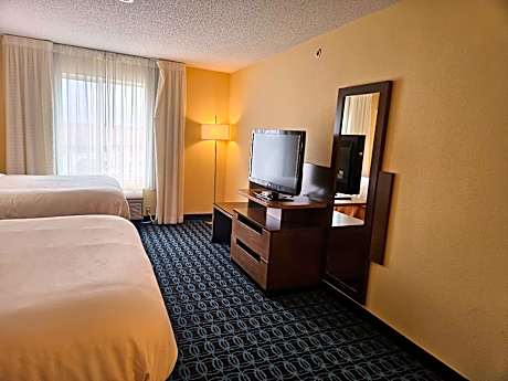 Queen Suite with Two Queen Beds and Sofa Bed - Non Smoking