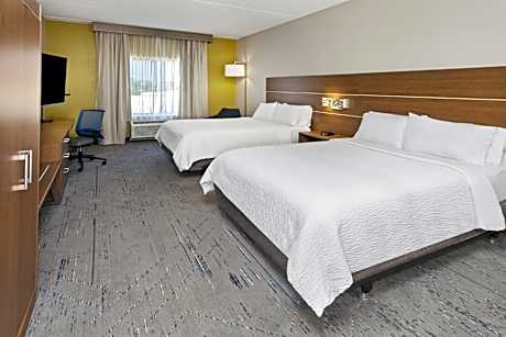 1 King Suite Sofa Bed Comm Mobility Accessible Tub