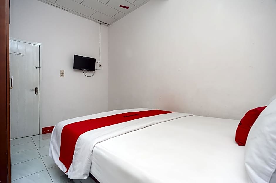 RedDoorz Syariah near Tugu Juang Jambi 3