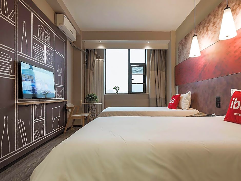 ibis Luoyang Train Station