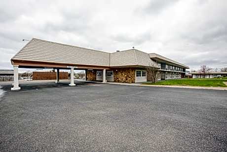 OYO Hotel Lebanon MO I-44