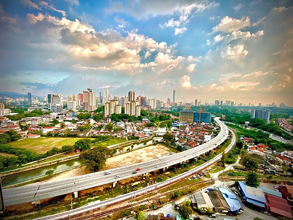 Monkey Mansion Putra Majestik