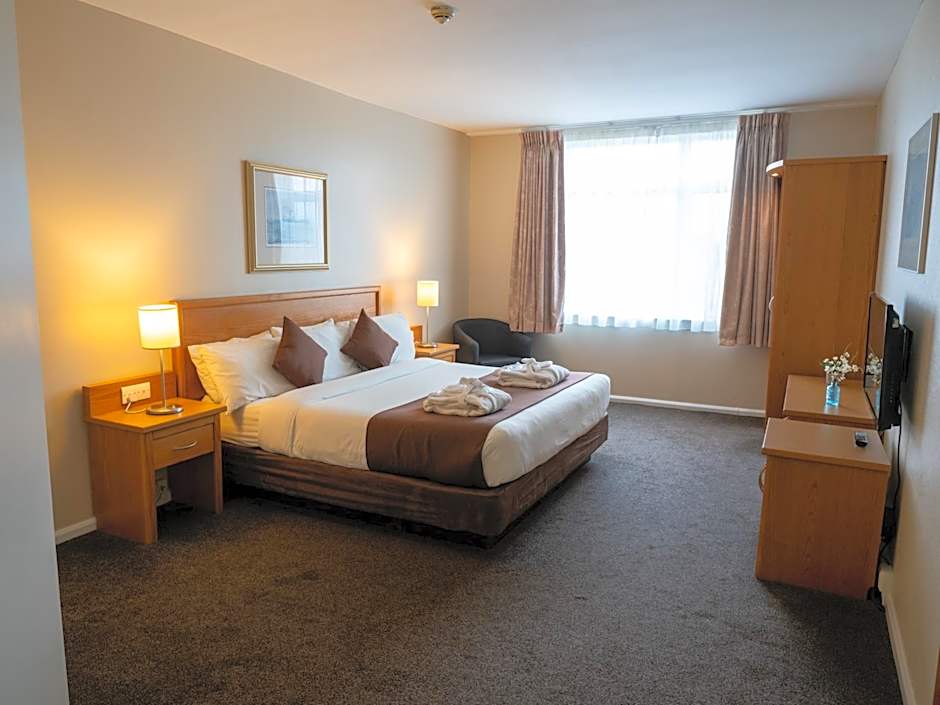 Photo 1 of 6 of Suite