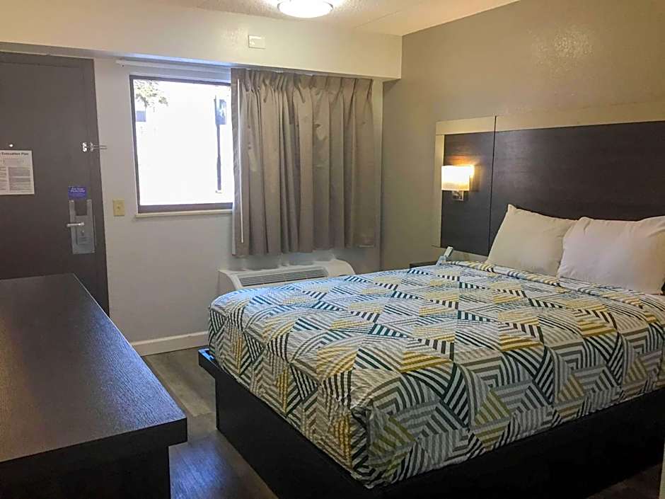 Motel 6-Burnsville, MN