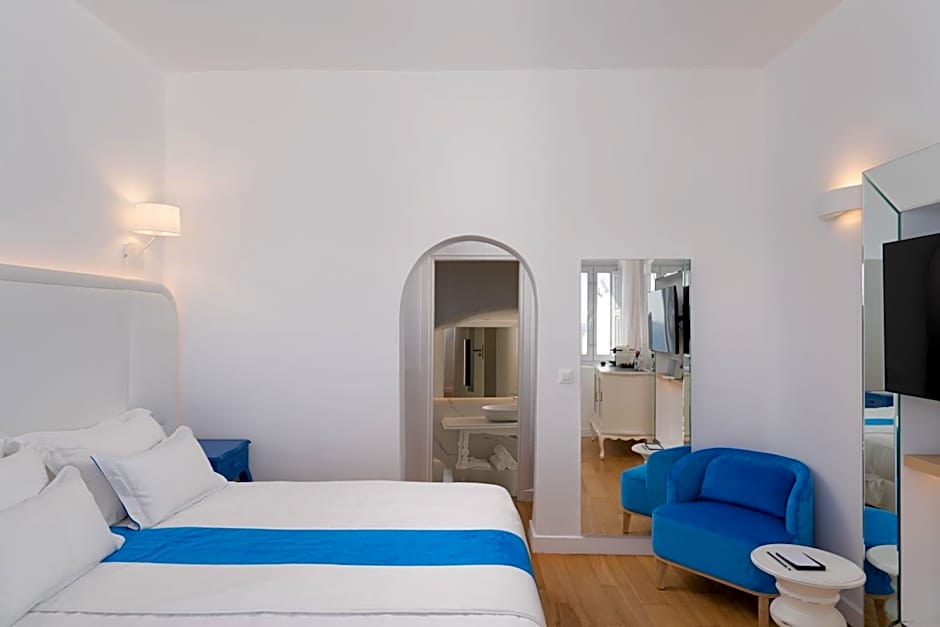 Photo 1 of 8 of Villa, Jetted Tub