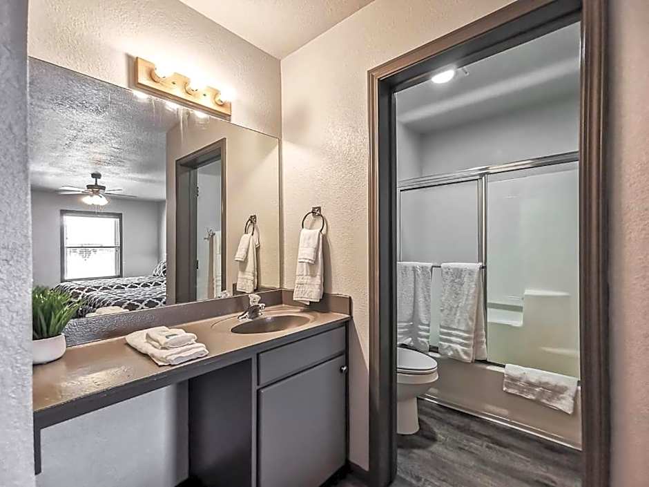 Valley Cabins Double Queen Hotel Room