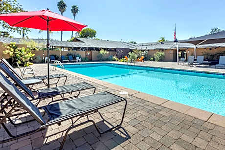 Carlton Oaks Lodge, an Ascend Collection Hotel