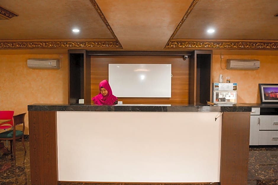 Vaccinated Staff - OYO 149 Alpha Kostel Syariah