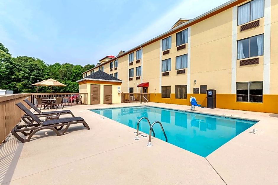 Comfort Inn and Suites Mocksville I 40