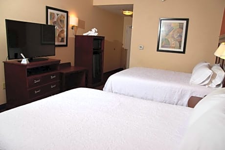  2 QUEEN BEDS NONSMOKING - FREE WI-FI/32 IN HDTV/ - HOT BREAKFAST INCLUDED -