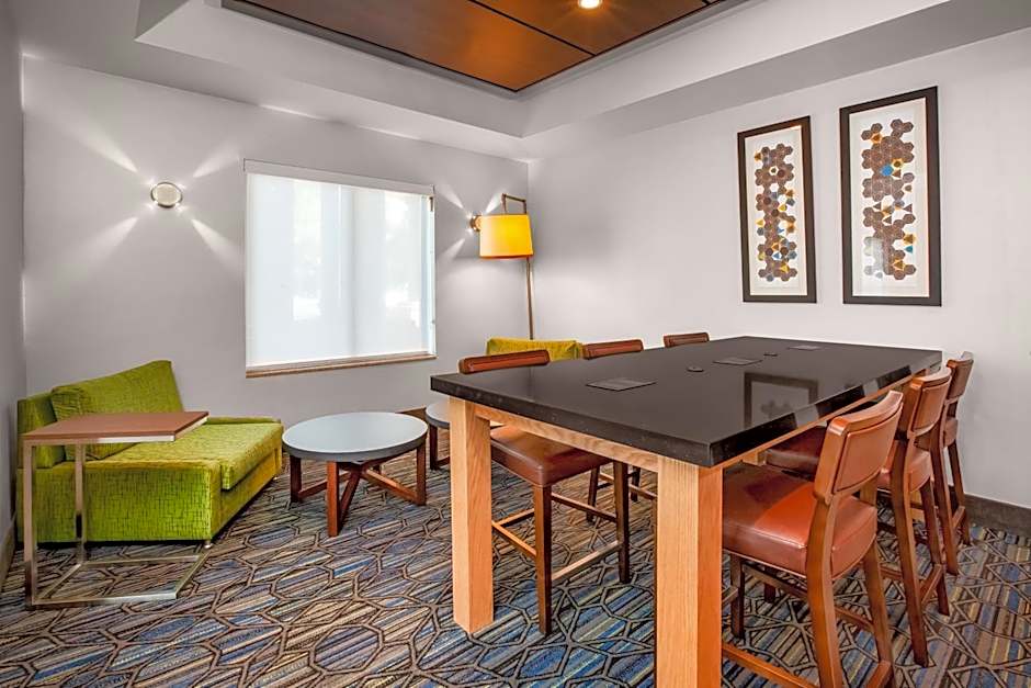 Holiday Inn Express Hotel & Suites Cleveland-Richfield By IHG