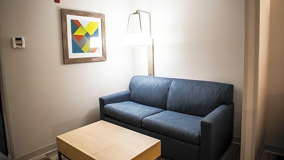 Holiday Inn Express Hotel & Suites Sedalia, an IHG Hotel
