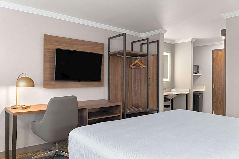 La Quinta Inn & Suites by Wyndham Yakima Downtown