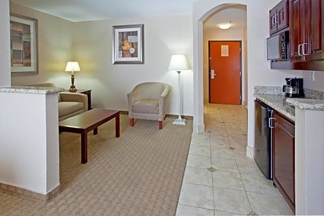 Holiday Inn Express Hotel & Suites College Station